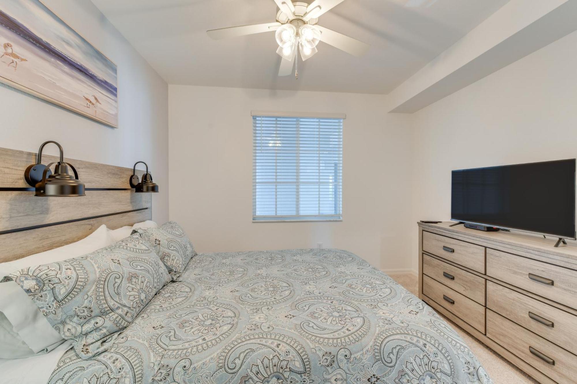 Apartment Balcony And Golf Course View With Perks! *