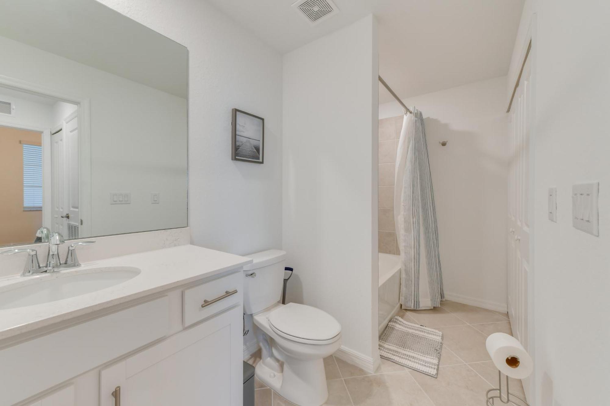 Apartment Balcony And Golf Course View With Perks! Venice
