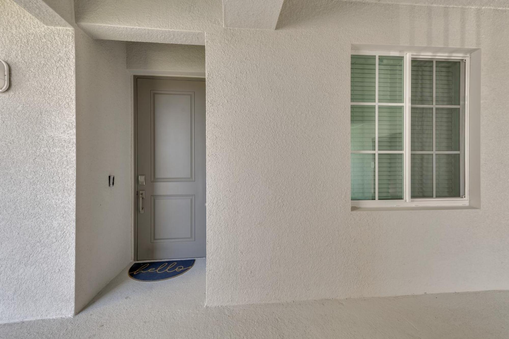 Apartment Balcony And Golf Course View With Perks! Venice