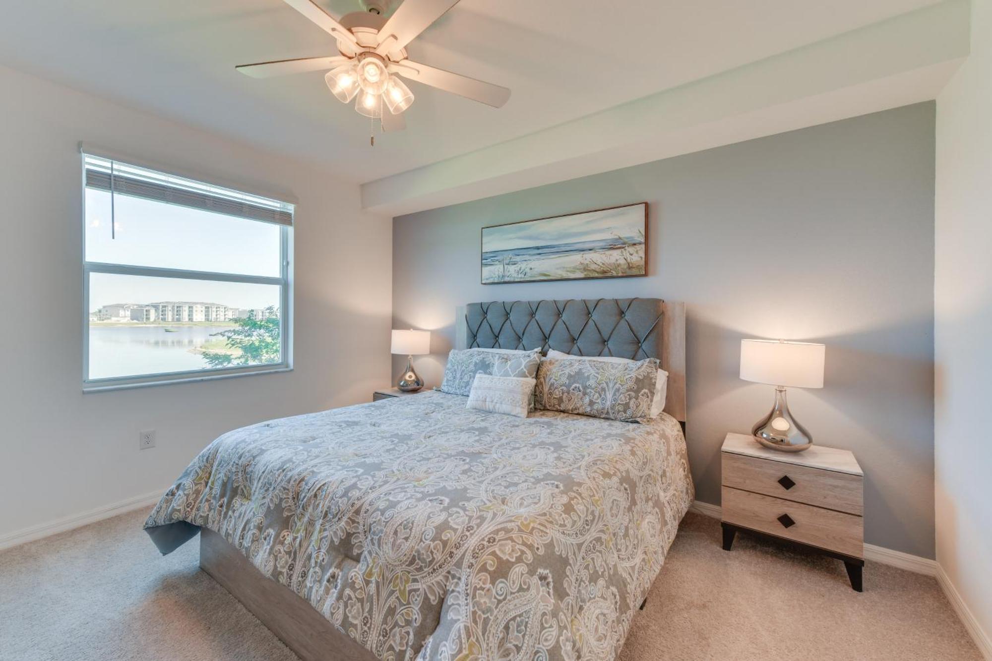 Balcony And Golf Course View With Perks! Venice