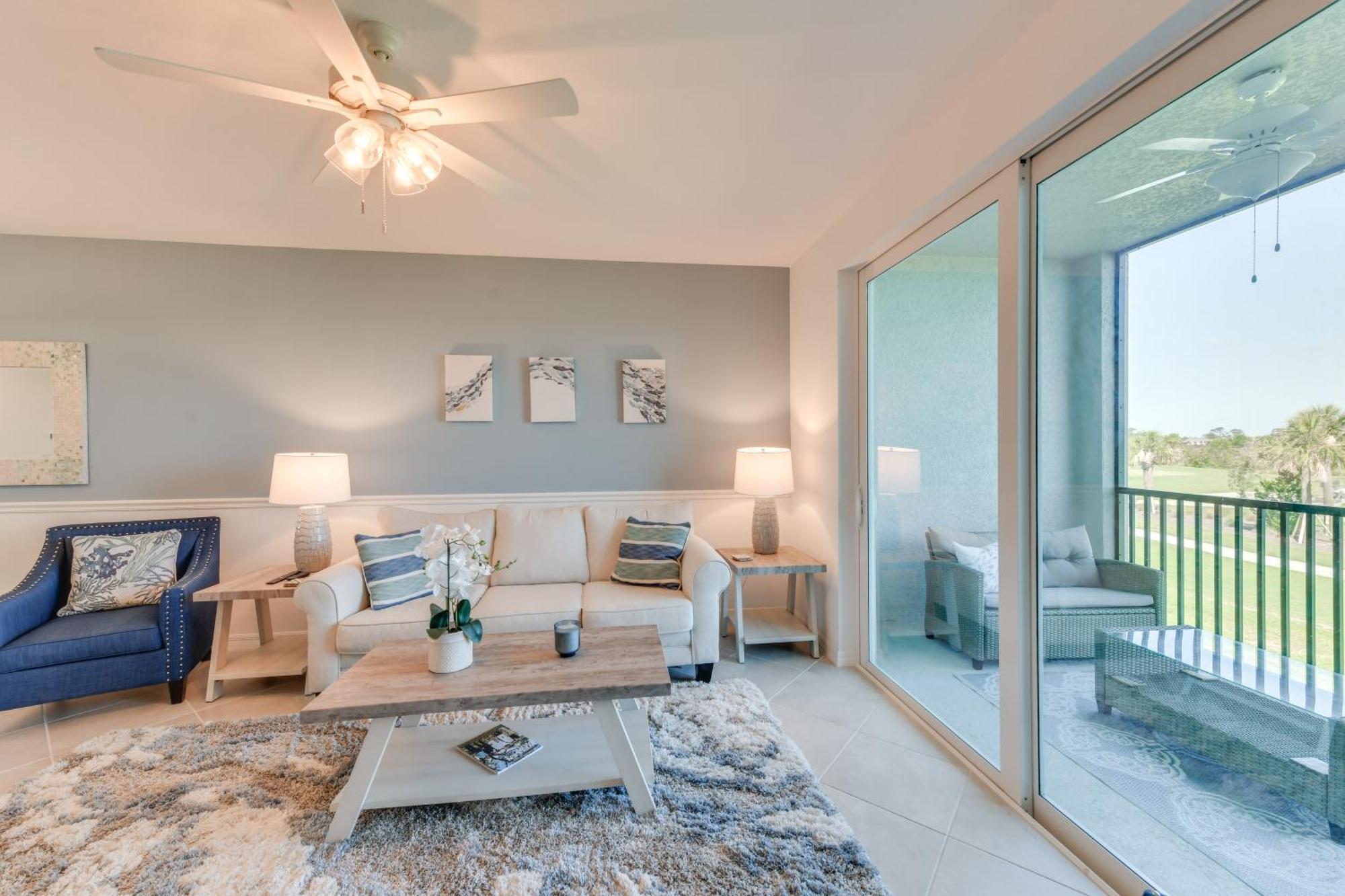 Apartment Balcony And Golf Course View With Perks! Venice